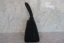 Load image into Gallery viewer, CHANEL Medallion Tote Caviar skin Black/Gold hadware Tote bag 700100028
