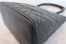 Load image into Gallery viewer, CHANEL Medallion Tote Caviar skin Black/Gold hadware Tote bag 700100028
