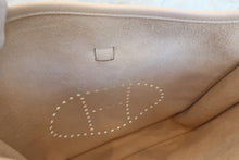 Load image into Gallery viewer, HERMES EVELYNE 3PM Epsom leather Craie X Engraving Shoulder bag 700120129
