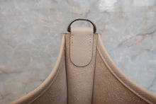 Load image into Gallery viewer, HERMES EVELYNE 3PM Epsom leather Craie X Engraving Shoulder bag 700120129
