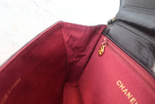 将图片加载到图库查看器，CHANEL/香奈儿 垂直针迹 按压锁 链条包 羊皮 Black/Gold Hardware(黑色/金色金属) 肩背包 800070141

