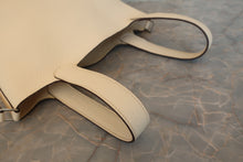 Load image into Gallery viewer, HERMES PICOTIN LOCK PM Clemence leather Nata Z Engraving Hand bag 70120147
