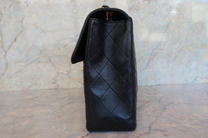 CHANEL Medium Matelasse Single flap chain shoulder bag Lambskin Black/Gold hadware Shoulder bag 700100003