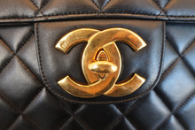 Load image into Gallery viewer, CHANEL Medium Matelasse Single flap chain shoulder bag Lambskin Black/Gold hadware Shoulder bag 700100003
