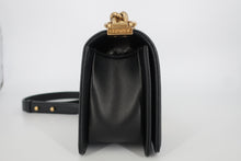 画像をギャラリービューアに読み込む, CHANEL/シャネル ボーイシャネルチェーンショルダーバッグ キャビアスキン ブラック/ゴールド金具 ショルダーバッグ 800100058
