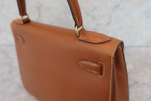 Load image into Gallery viewer, HERMES KELLY 28 Graine Couchevel leather Gold 〇O Engraving Shoulder bag 600060047
