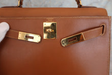 Load image into Gallery viewer, HERMES KELLY 28 Graine Couchevel leather Gold 〇O Engraving Shoulder bag 600060047
