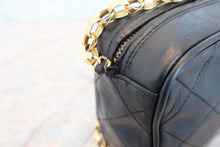 Load image into Gallery viewer, CHANEL Matelasse Chain shoulder bag Lambskin Black/Gold hadware Shoulder bag 800040103
