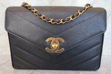 Load image into Gallery viewer, CHANEL  V-Stitch chain shoulder bag Caviar skin Black/Gold hadware Shoulder bag 700100026
