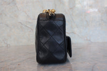 Load image into Gallery viewer, CHANEL Matelasse Chain shoulder bag Lambskin Black/Gold hadware Shoulder bag 800040103
