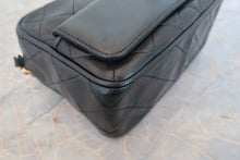 Load image into Gallery viewer, CHANEL Matelasse Chain shoulder bag Lambskin Black/Gold hadware Shoulder bag 800040103
