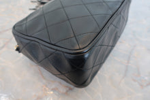 Load image into Gallery viewer, CHANEL Matelasse Chain shoulder bag Lambskin Black/Gold hadware Shoulder bag 800040103
