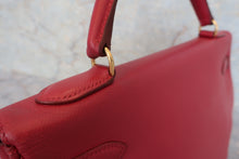 Load image into Gallery viewer, HERMES KELLY 32 Graine Couchevel leather Rouge vif □A Engraving Shoulder bag 600090020
