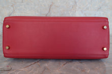 Load image into Gallery viewer, HERMES KELLY 32 Graine Couchevel leather Rouge vif □A Engraving Shoulder bag 600090020
