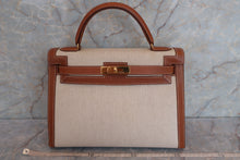 Load image into Gallery viewer, HERMES KELLY 32 Toile H/Graine Couchevel leather Beige/Gold 〇V Engraving Shoulder bag 600060051
