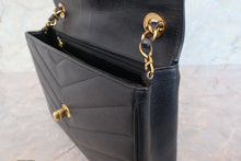 Load image into Gallery viewer, CHANEL  V-Stitch chain shoulder bag Caviar skin Black/Gold hadware Shoulder bag 700100026
