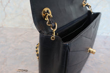 Load image into Gallery viewer, CHANEL  V-Stitch chain shoulder bag Caviar skin Black/Gold hadware Shoulder bag 700100026
