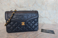 Load image into Gallery viewer, CHANEL Matelasse chain shoulder bag Lambskin Navy/Gold hadware Shoulder bag 800040085
