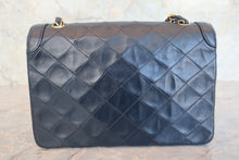 Load image into Gallery viewer, CHANEL Matelasse chain shoulder bag Lambskin Navy/Gold hadware Shoulder bag 800040085
