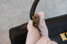 将图片加载到图库查看器，HERMES KELLY 32 Clemence leather Black □A刻印 Shoulder bag 800050071

