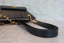 Load image into Gallery viewer, CHANEL CC mark chain tote bag Caviar skin Black/Gold hadware Tote bag 800080245
