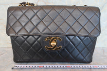 Load image into Gallery viewer, CHANEL Medium Matelasse Single flap chain shoulder bag Lambskin Black/Gold hadware Shoulder bag 700100049
