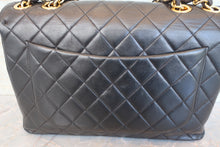 Load image into Gallery viewer, CHANEL Medium Matelasse Single flap chain shoulder bag Lambskin Black/Gold hadware Shoulder bag 700100049
