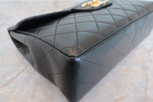 Load image into Gallery viewer, CHANEL Medium Matelasse Single flap chain shoulder bag Lambskin Black/Gold hadware Shoulder bag 700100049
