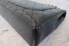 Load image into Gallery viewer, CHANEL Medium Matelasse Single flap chain shoulder bag Lambskin Black/Gold hadware Shoulder bag 700100049
