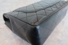 Load image into Gallery viewer, CHANEL Medium Matelasse Single flap chain shoulder bag Lambskin Black/Gold hadware Shoulder bag 700100049
