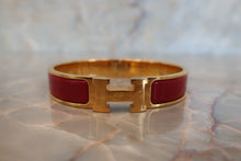 Load image into Gallery viewer, HERMES Click H Gold plated Gold/Red Bangle 500080178
