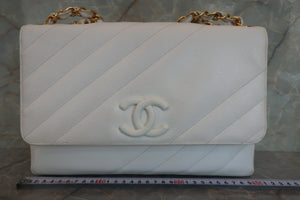 CHANEL/シャネル バイアスステッチチェーンショルダーバッグ キャビアスキン ホワイト/ゴールド金具 ショルダーバッグ 700060208
