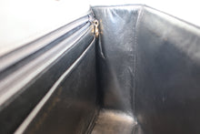 Load image into Gallery viewer, CHANEL Medium Matelasse Single flap chain shoulder bag Lambskin Black/Gold hadware Shoulder bag 700100049
