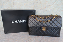 Load image into Gallery viewer, CHANEL Medium Matelasse Single flap chain shoulder bag Lambskin Black/Gold hadware Shoulder bag 700100024
