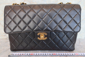 CHANEL Medium Matelasse Single flap chain shoulder bag Lambskin Black/Gold hadware Shoulder bag 700100024