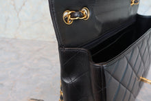 Load image into Gallery viewer, CHANEL Medium Matelasse Single flap chain shoulder bag Lambskin Black/Gold hadware Shoulder bag 700100024
