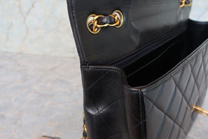 CHANEL Medium Matelasse Single flap chain shoulder bag Lambskin Black/Gold hadware Shoulder bag 700100024