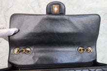 Load image into Gallery viewer, CHANEL Medium Matelasse Single flap chain shoulder bag Lambskin Black/Gold hadware Shoulder bag 700100024
