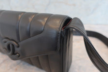 Load image into Gallery viewer, CHANEL Mademoiselle shoulder bag Lambskin Black/Gold hadware Shoulder bag 700120195
