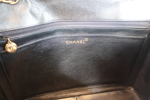 CHANEL Medium Matelasse Single flap chain shoulder bag Lambskin Black/Gold hadware Shoulder bag 700100024