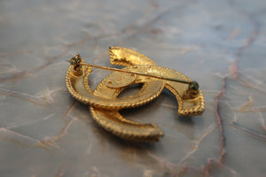 CHANEL CC mark brooch Gold plate Gold Brooch 500100248