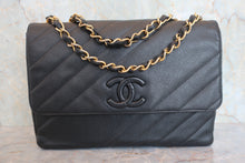将图片加载到图库查看器，CHANEL/香奈儿 垂直针迹 链条包 荔枝皮 Black/Gold hadware(黑色/金色金属) 肩背包 800060061
