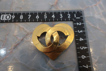 将图片加载到图库查看器，CHANEL/香奈儿 经典双C 心形 胸针 镀金 Gold(金色) 胸针  500100124
