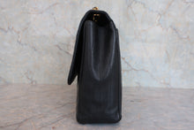 将图片加载到图库查看器，CHANEL/香奈儿 垂直针迹 链条包 荔枝皮 Black/Gold hadware(黑色/金色金属) 肩背包 800060061
