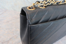 将图片加载到图库查看器，CHANEL/香奈儿 垂直针迹 链条包 荔枝皮 Black/Gold hadware(黑色/金色金属) 肩背包 800060061
