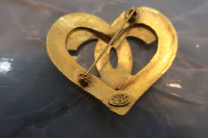 CHANEL CC mark Heart brooch Gold plate Gold Brooch 500100124