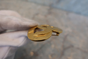 CHANEL CC mark Heart brooch Gold plate Gold Brooch 500100124