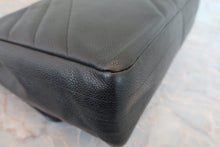将图片加载到图库查看器，CHANEL/香奈儿 垂直针迹 链条包 荔枝皮 Black/Gold hadware(黑色/金色金属) 肩背包 800060061
