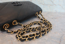 将图片加载到图库查看器，CHANEL/香奈儿 垂直针迹 链条包 荔枝皮 Black/Gold hadware(黑色/金色金属) 肩背包 800060061
