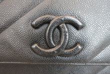 将图片加载到图库查看器，CHANEL/香奈儿 垂直针迹 链条包 荔枝皮 Black/Gold hadware(黑色/金色金属) 肩背包 800060061
